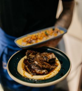 platos y carpaccio de gambas